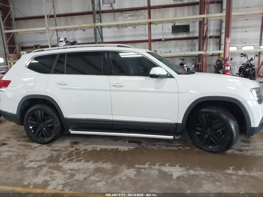 2019 Volkswagen Atlas 3.6L V6 Sel Premium VIN: 1V2NR2CA1KC569709 Lot: 44879173