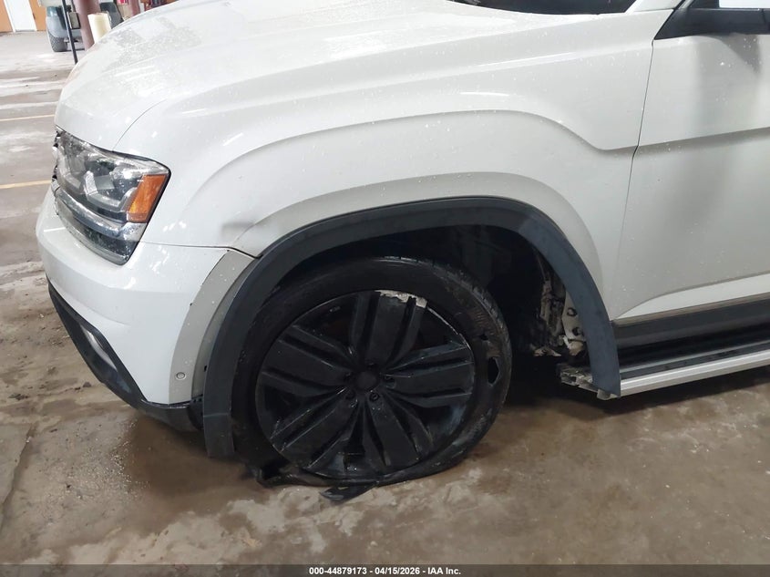 2019 Volkswagen Atlas 3.6L V6 Sel Premium VIN: 1V2NR2CA1KC569709 Lot: 44879173