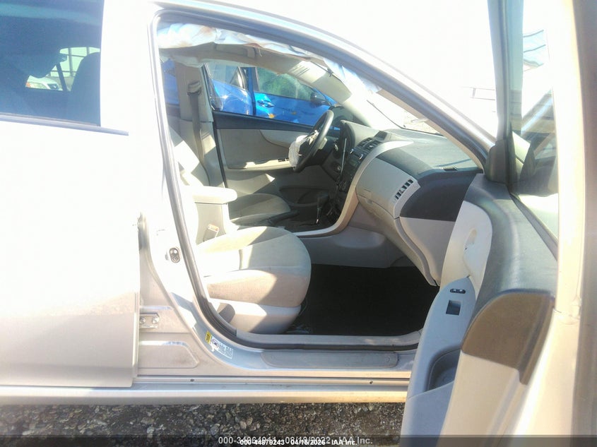 2013 TOYOTA COROLLA auction photo 5