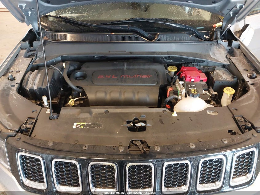 3C4NJDCB1LT160080 2020 Jeep Compass 2.4 Limited 4X4 silver
