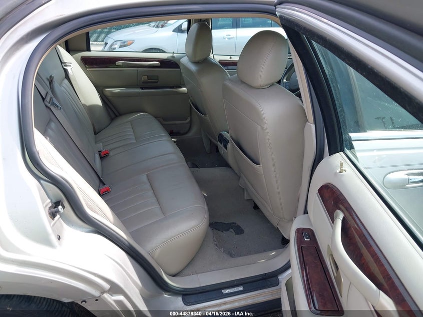 2006 Lincoln Town Car Signature VIN: 1LNHM81W46Y607467 Lot: 44879340