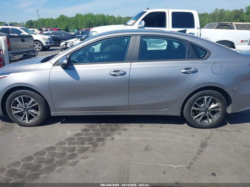 2023 Kia Forte Lxs VIN: 3KPF24AD5PE627081 Lot: 44879409