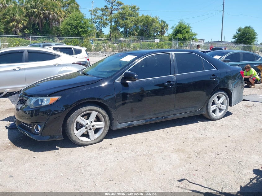 2013 Toyota Camry Se VIN: 4T1BF1FK5DU645677 Lot: 44879595