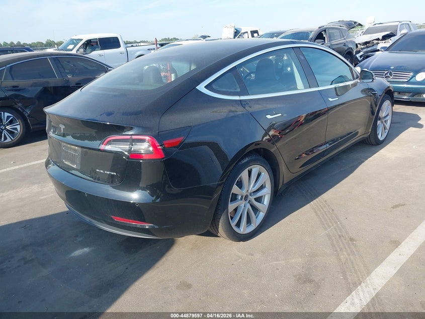 5YJ3E1EB5JF178410 2018 Tesla Model 3 Long Range/Performance black