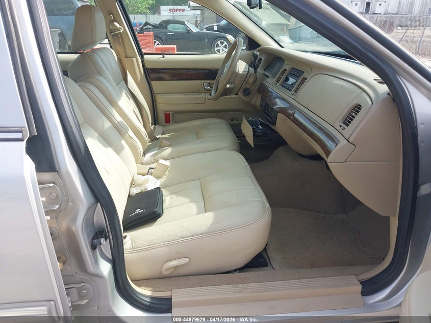 2009 MERCURY GRAND MARQUIS auction photo 5