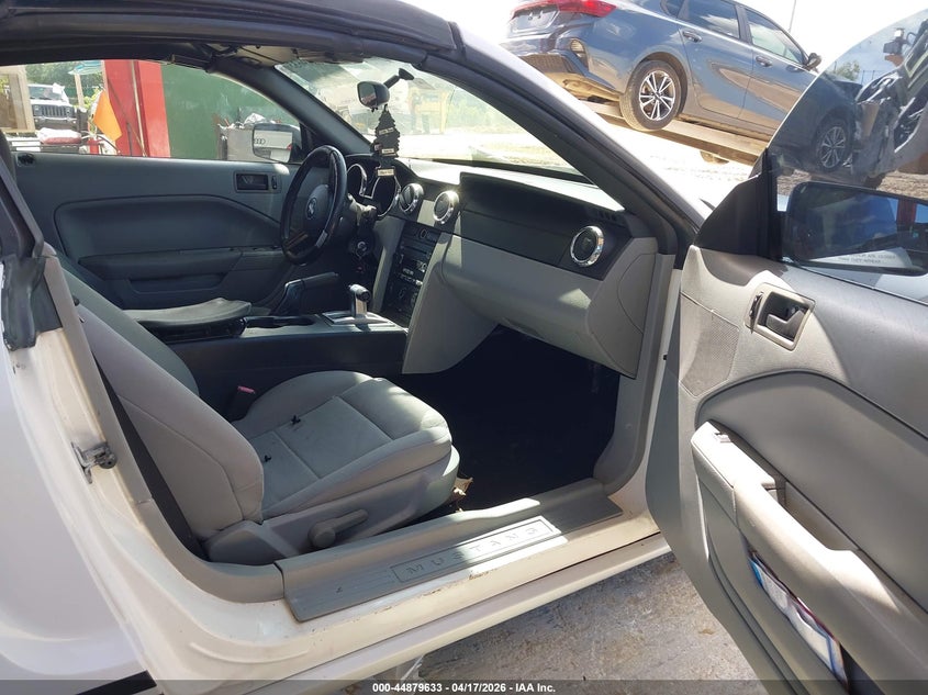 2007 Ford Mustang V6 Deluxe/V6 Premium