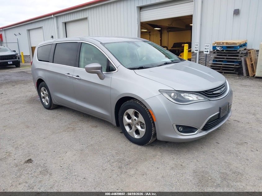 2017 Chrysler Pacifica Hybrid Touring Plus