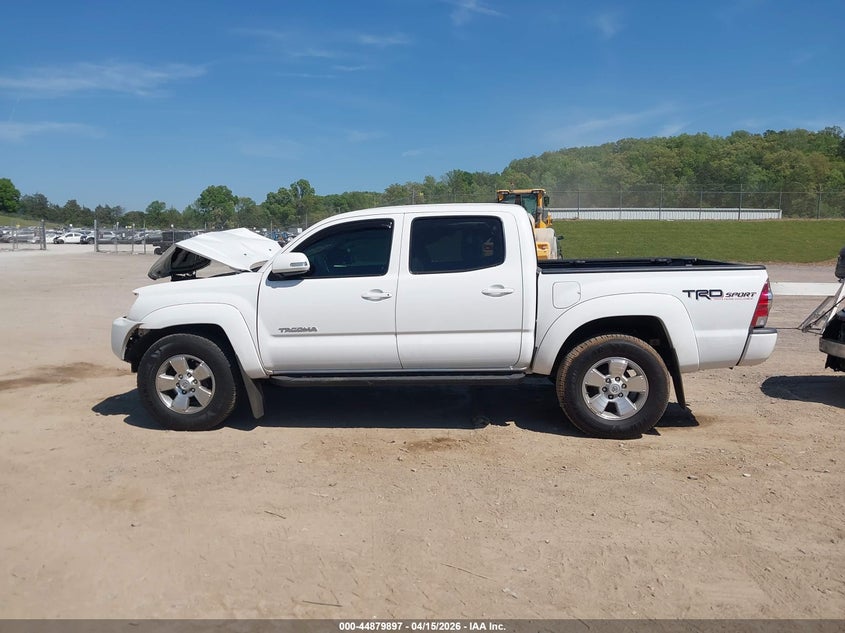 2015 Toyota Tacoma Base V6 VIN: 3TMLU4ENXFM174550 Lot: 44879897