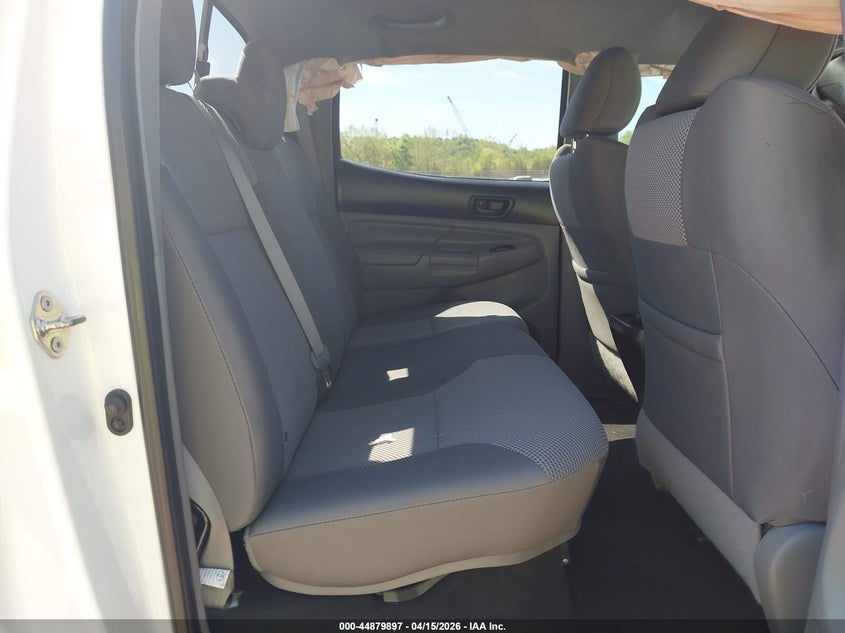 2015 Toyota Tacoma Base V6 VIN: 3TMLU4ENXFM174550 Lot: 44879897