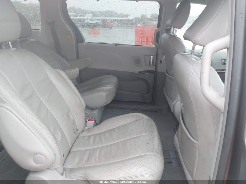 2011 Toyota Sienna Xle V6 VIN: 5TDYK3DC6BS169300 Lot: 44879940