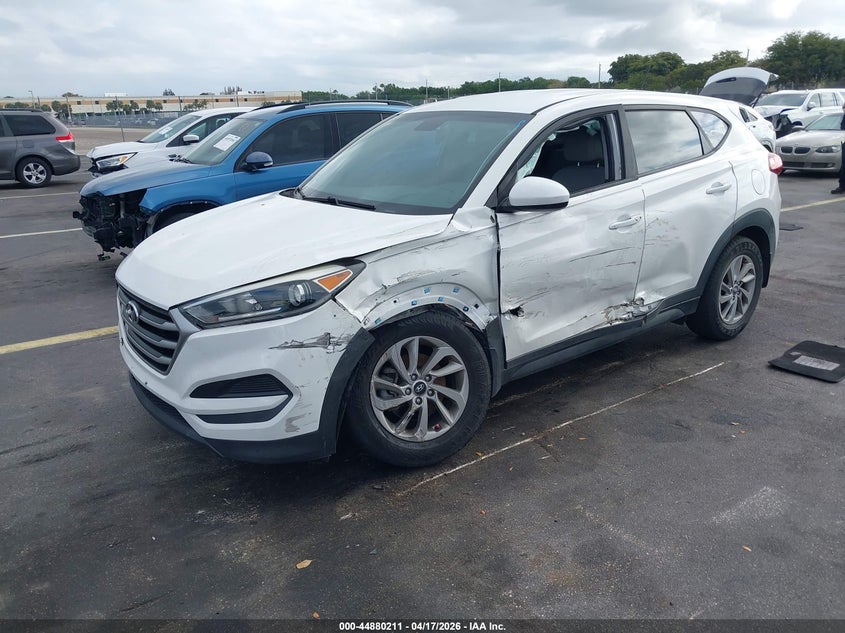 2017 HYUNDAI TUCSON auction photo 2