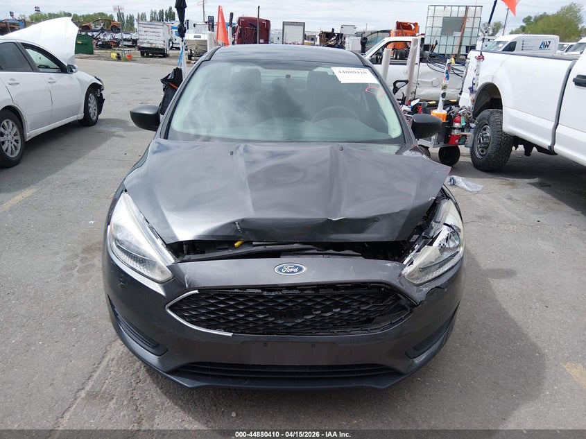 2018 Ford Focus S VIN: 1FADP3E23JL322615 Lot: 44880410