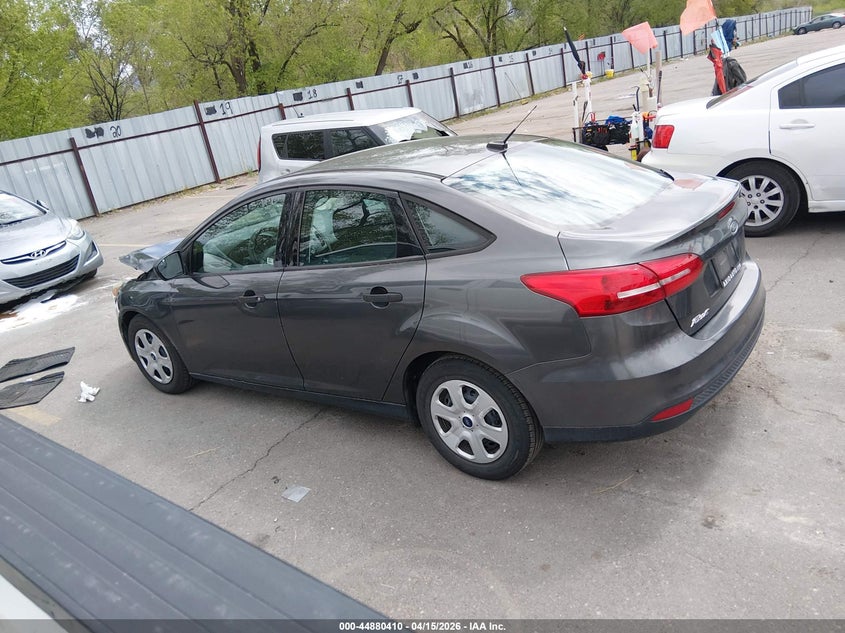 2018 Ford Focus S VIN: 1FADP3E23JL322615 Lot: 44880410