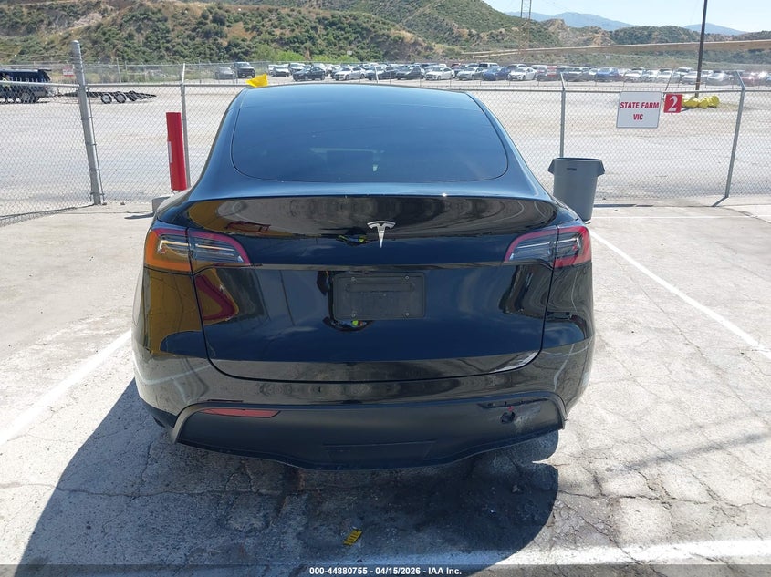 2024 Tesla Model Y Long Range Single Motor Rear-Wheel Drive/Rwd VIN: 7SAYGDED9RF011422 Lot: 44880755