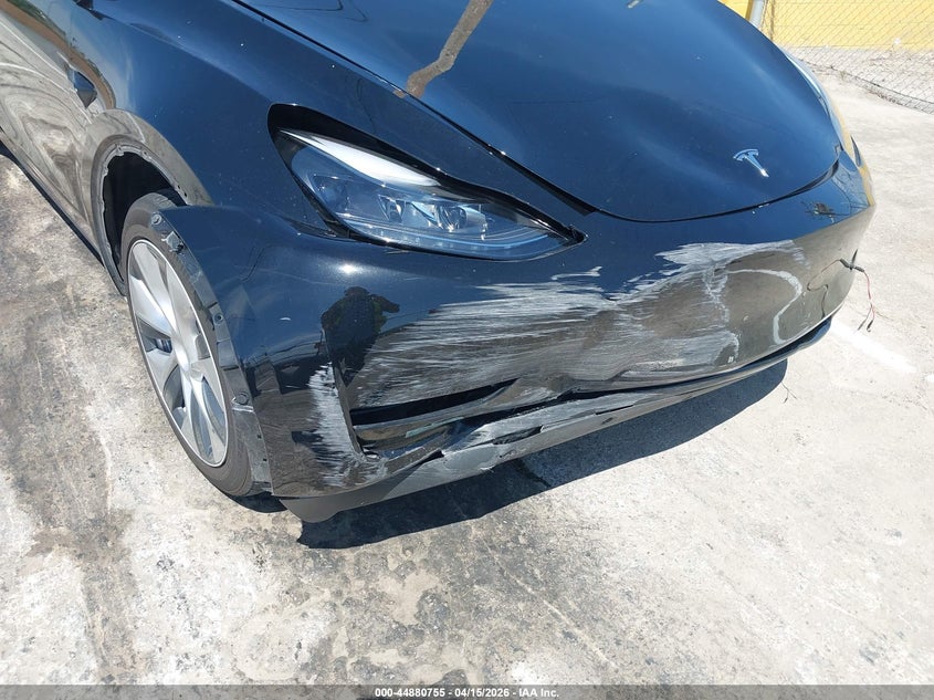 2024 Tesla Model Y Long Range Single Motor Rear-Wheel Drive/Rwd VIN: 7SAYGDED9RF011422 Lot: 44880755