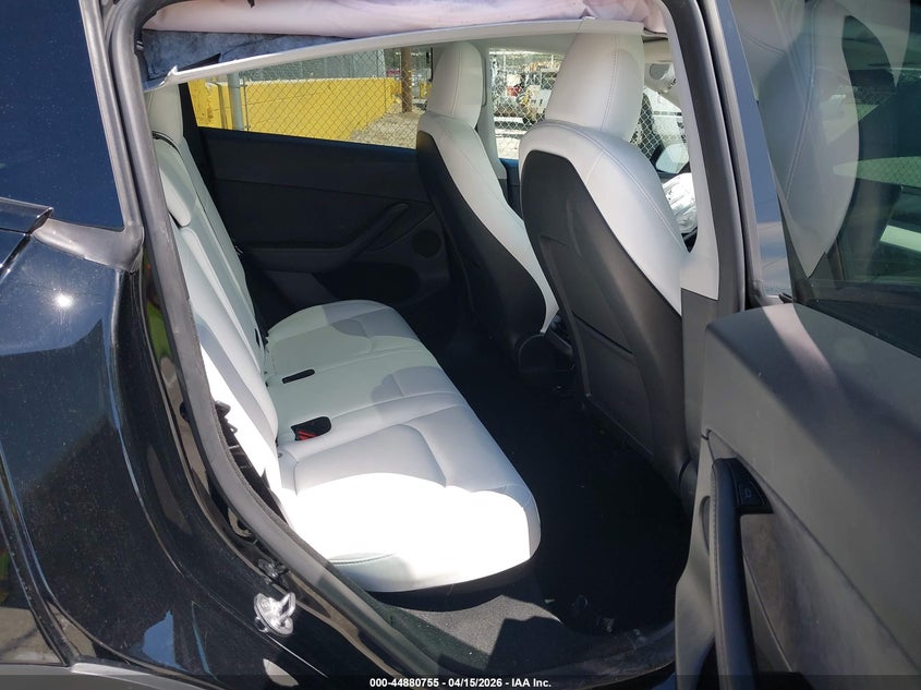 2024 Tesla Model Y Long Range Single Motor Rear-Wheel Drive/Rwd VIN: 7SAYGDED9RF011422 Lot: 44880755