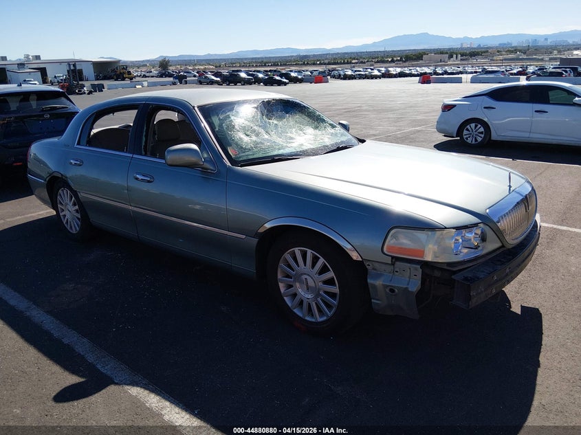 2004 Lincoln Town Car Signature