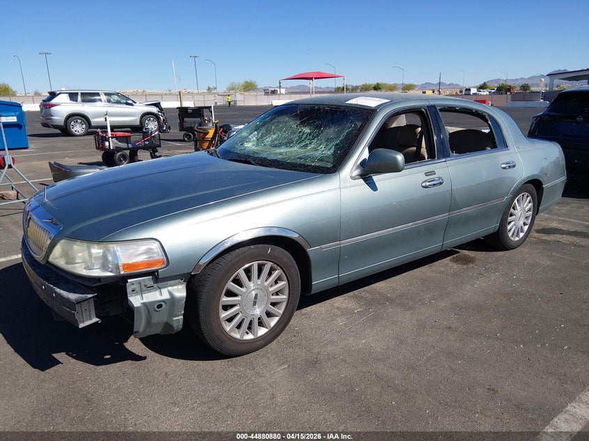 2004 Lincoln Town Car Signature