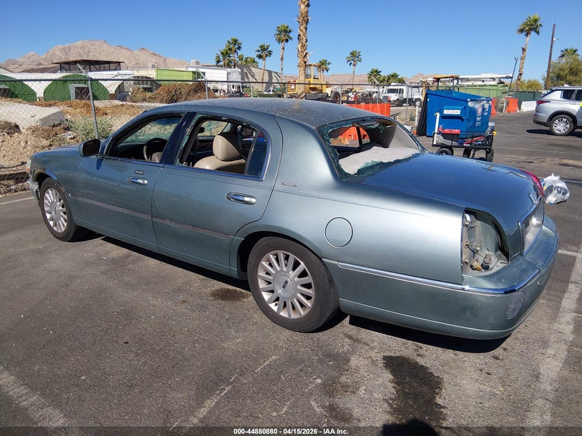 2004 Lincoln Town Car Signature