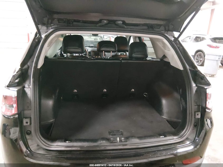 2018 Jeep Compass Latitude 4X4 VIN: 3C4NJDBBXJT403738 Lot: 44881412