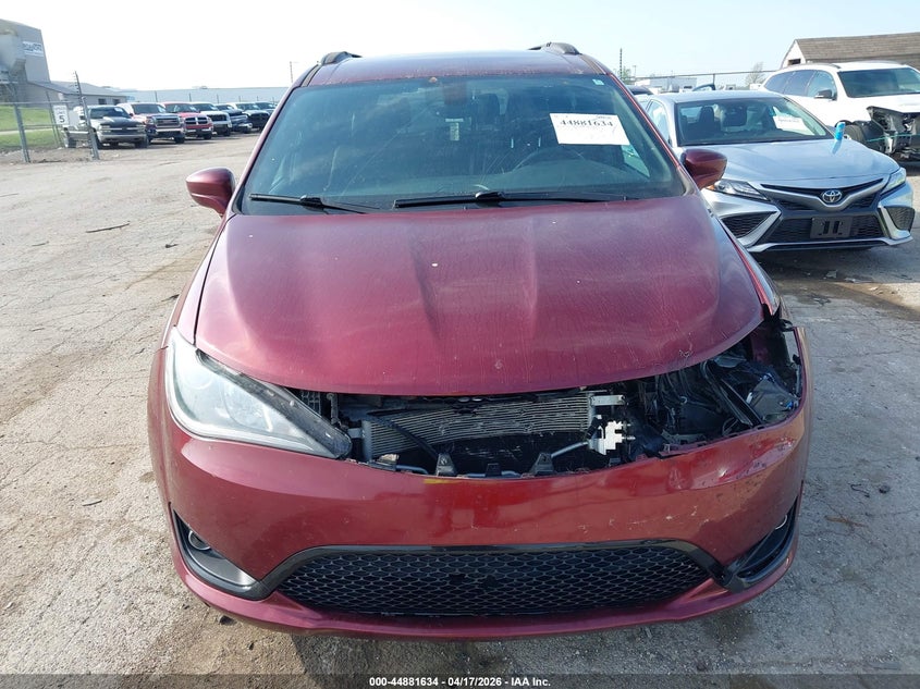 2C4RC1BGXKR583636 2019 Chrysler Pacifica 3.6 Touring L brown