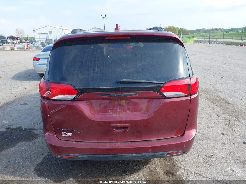 2C4RC1BGXKR583636 2019 Chrysler Pacifica 3.6 Touring L brown