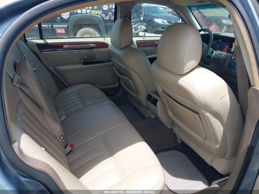 2004 Lincoln Town Car Signature VIN: 1LNHM81WX4Y607423 Lot: 44881706