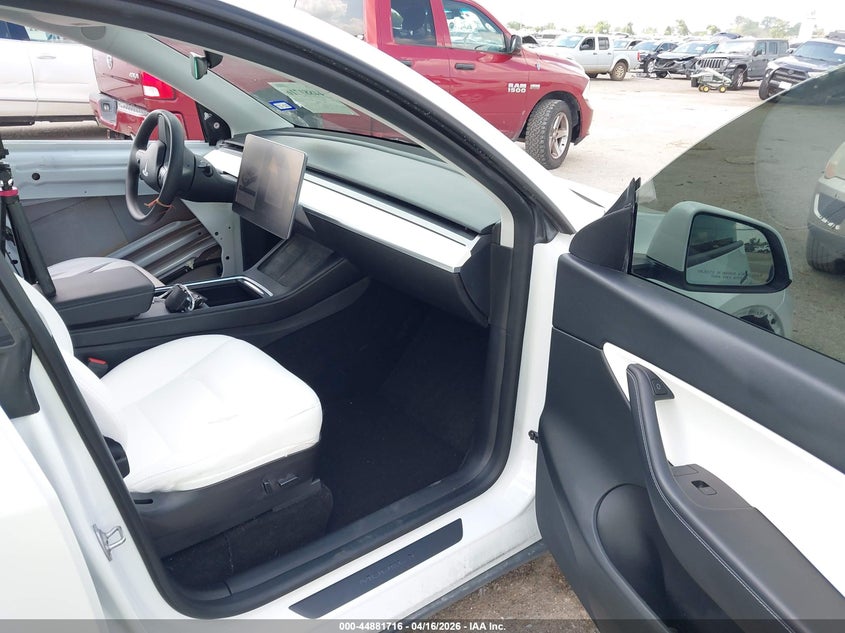 2022 Tesla Model y Long Range Dual Motor All-Wheel Drive white Lot 111044881716 Vin 7SAYGDEE5NF339746