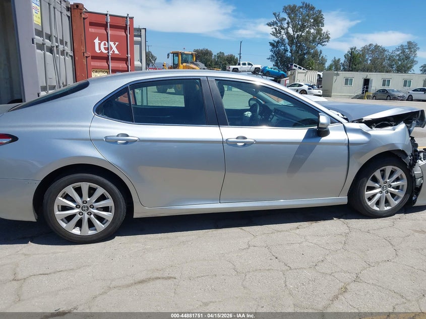 2018 Toyota Camry Le VIN: 4T1B11HK9JU122590 Lot: 44881751