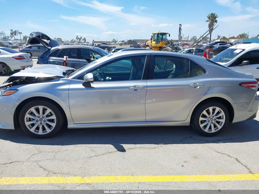2018 Toyota Camry Le VIN: 4T1B11HK9JU122590 Lot: 44881751