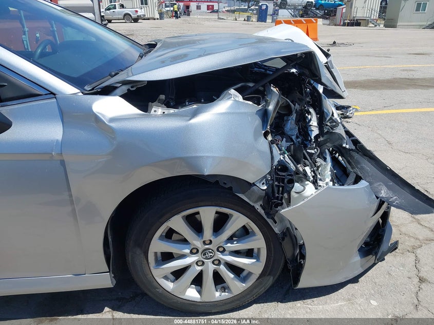 2018 Toyota Camry Le VIN: 4T1B11HK9JU122590 Lot: 44881751