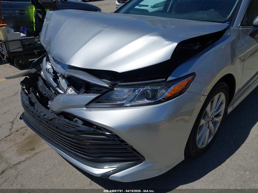 2018 Toyota Camry Le VIN: 4T1B11HK9JU122590 Lot: 44881751