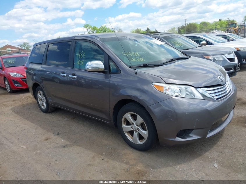 2012 Toyota Sienna Le 8 Passenger