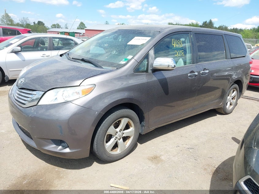 2012 Toyota Sienna Le 8 Passenger