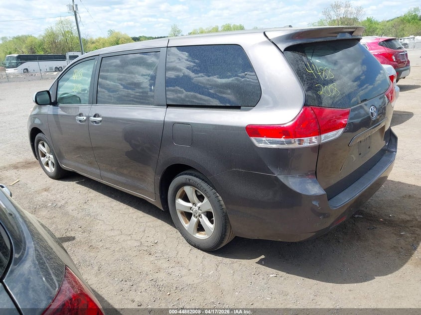 2012 Toyota Sienna Le 8 Passenger