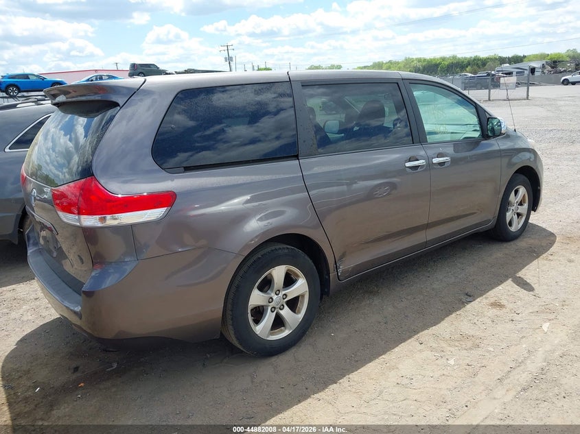 2012 Toyota Sienna Le 8 Passenger