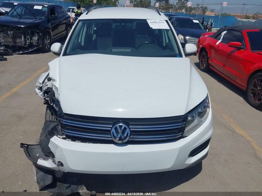 2017 Volkswagen Tiguan 2.0T/2.0T S VIN: WVGBV7AX2HK023421 Lot: 44882234