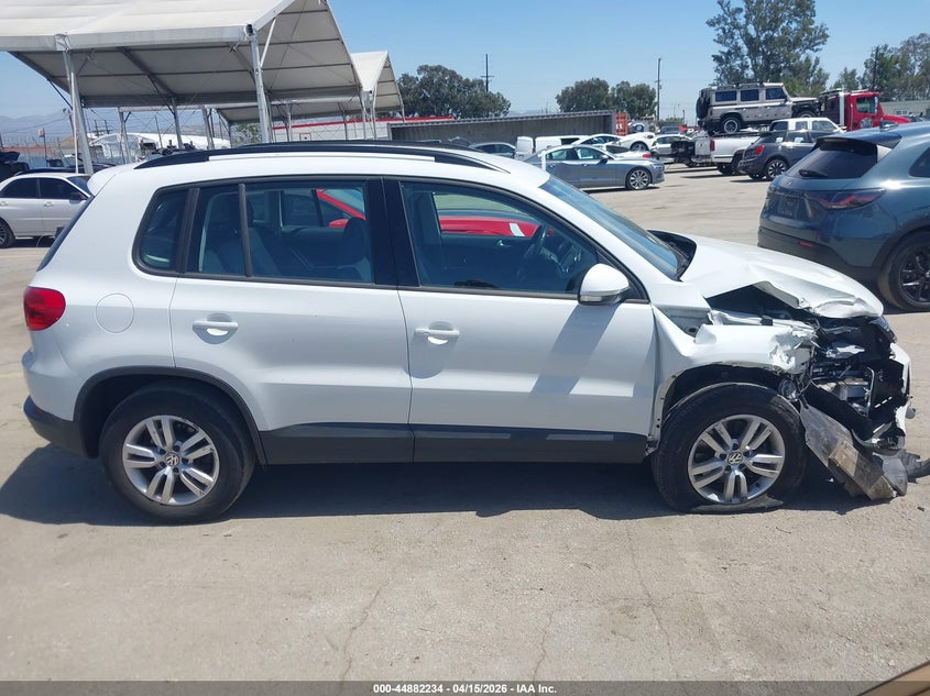2017 Volkswagen Tiguan 2.0T/2.0T S VIN: WVGBV7AX2HK023421 Lot: 44882234