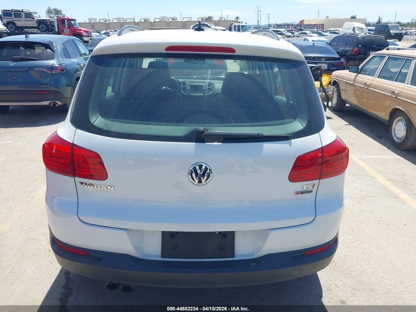 2017 Volkswagen Tiguan 2.0T/2.0T S VIN: WVGBV7AX2HK023421 Lot: 44882234