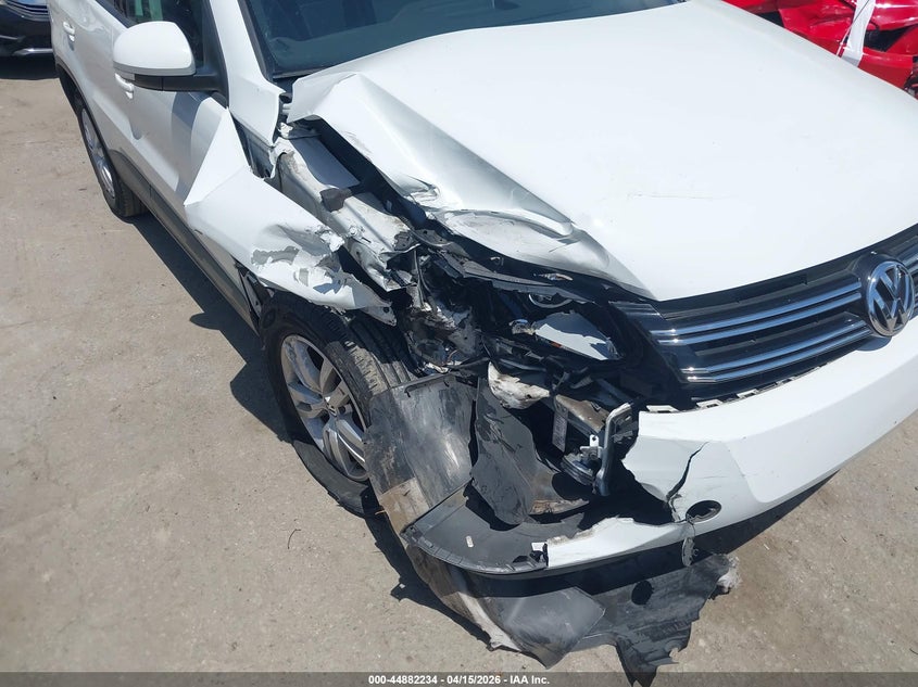 2017 Volkswagen Tiguan 2.0T/2.0T S VIN: WVGBV7AX2HK023421 Lot: 44882234