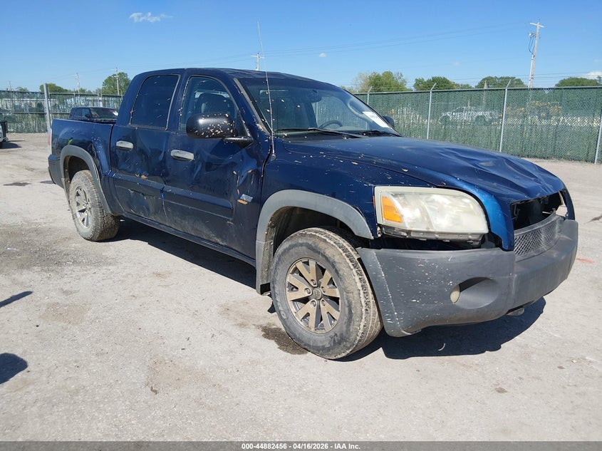 2006 Mitsubishi Raider Duro Cross V8