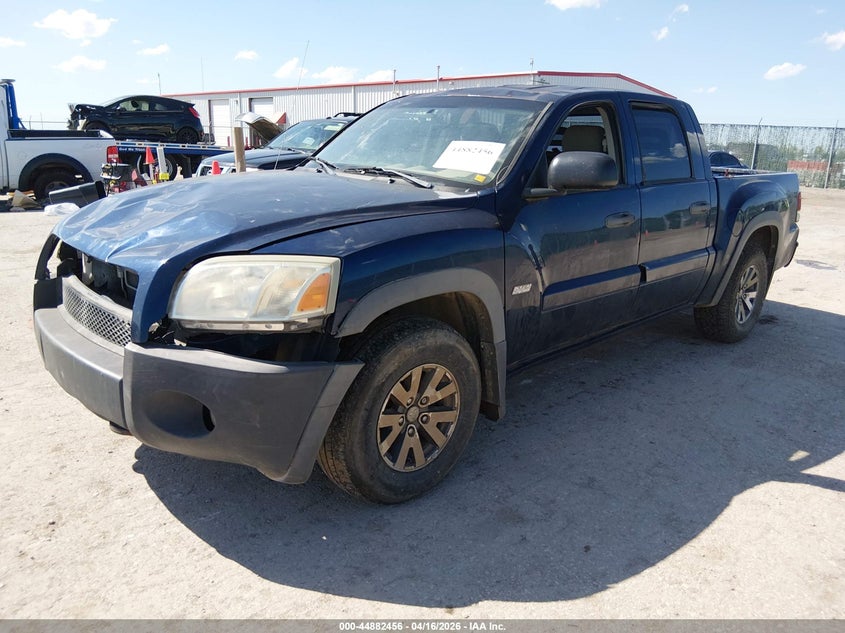 2006 Mitsubishi Raider Duro Cross V8
