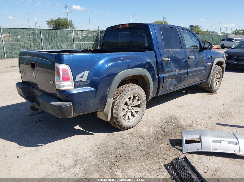 2006 Mitsubishi Raider Duro Cross V8