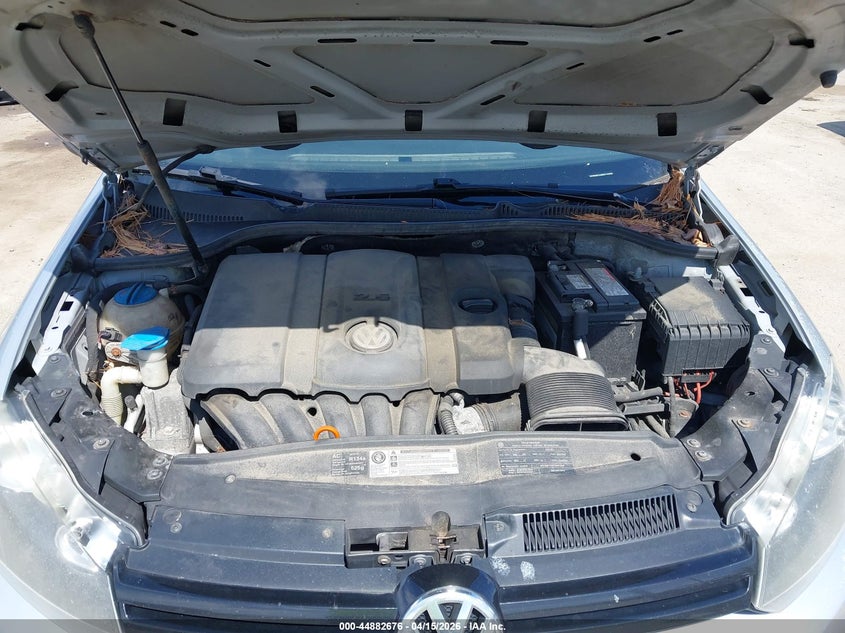 2011 Volkswagen Golf 2.5L 2-Door VIN: WVWAB7AJ8BW143325 Lot: 44882676