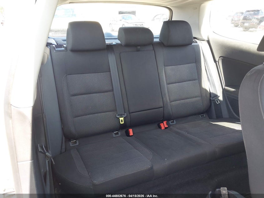 2011 Volkswagen Golf 2.5L 2-Door VIN: WVWAB7AJ8BW143325 Lot: 44882676