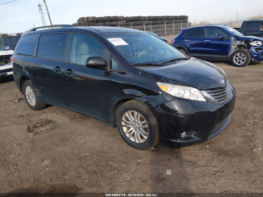 2014 Toyota Sienna Xle V6 8 Passenger
