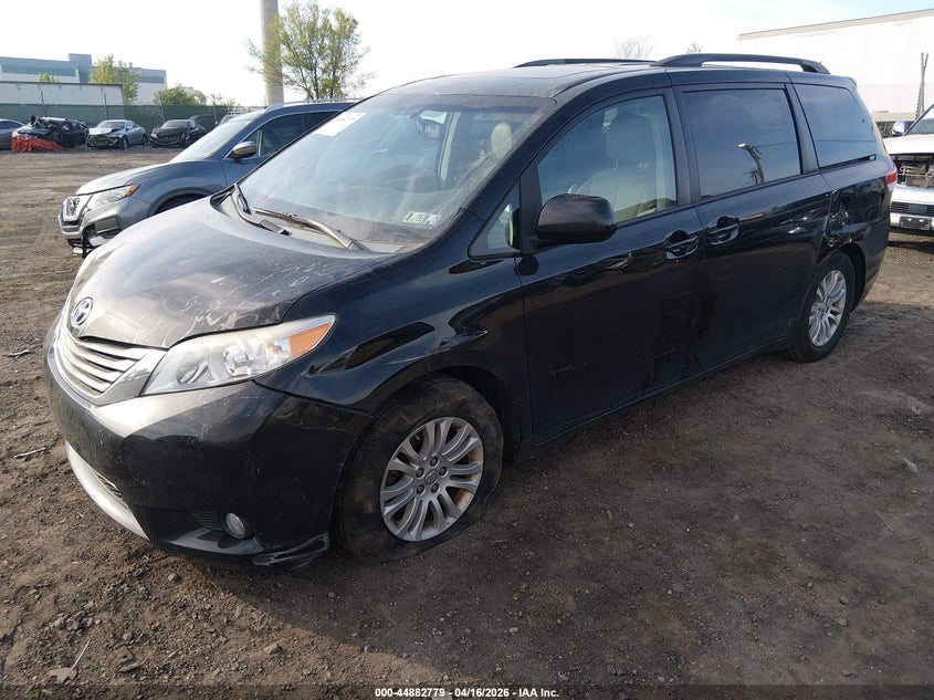 2014 Toyota Sienna Xle V6 8 Passenger