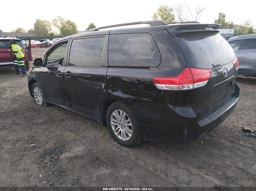 2014 Toyota Sienna Xle V6 8 Passenger