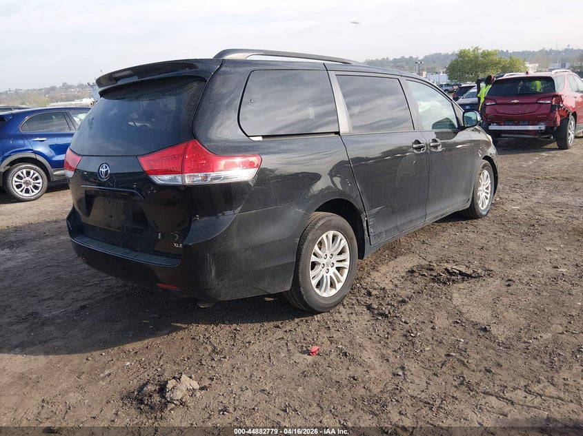 2014 Toyota Sienna Xle V6 8 Passenger
