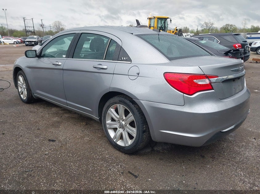 2013 Chrysler 200 2.4 Touring silver Lot 111044883240 Vin 1C3CCBBB6DN597540